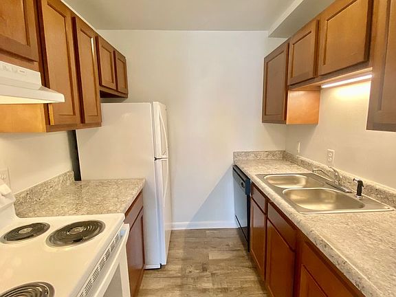 5th image of 504 Saint Johns St #201
