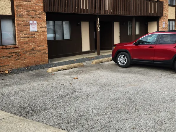 1305 N 17th St #5, Belleville, IL 62226