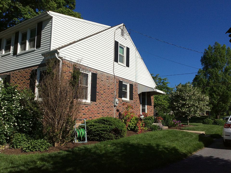 Side view of home from drive