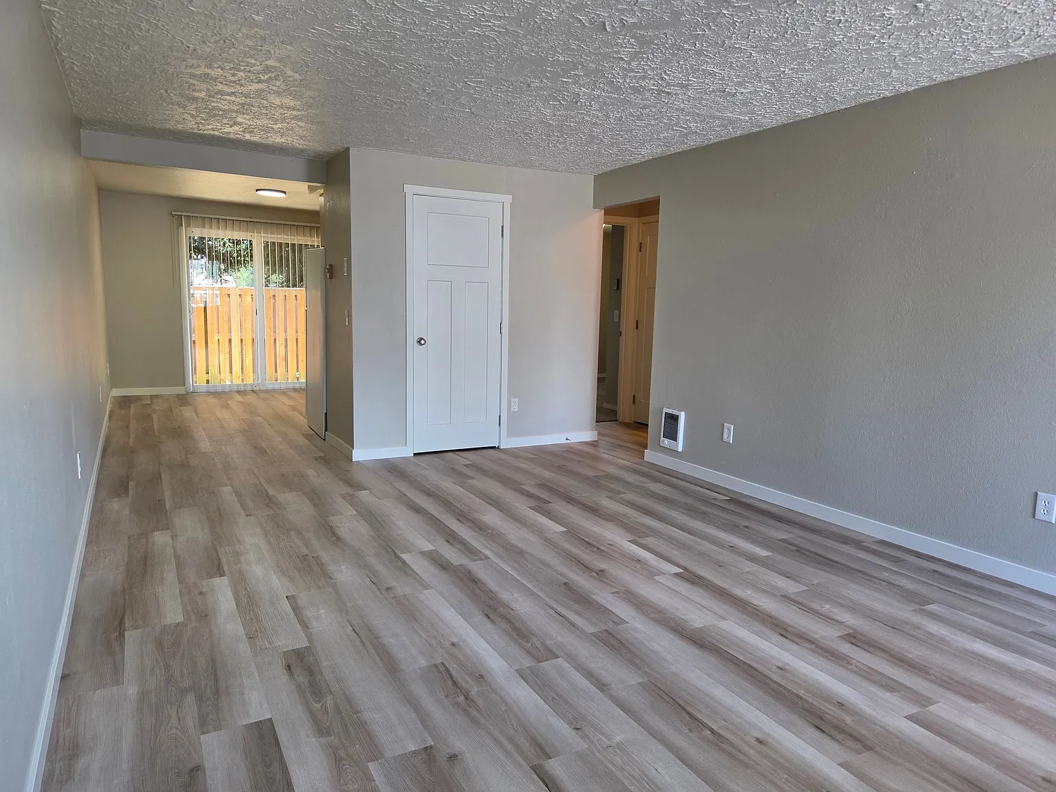 2 bed, 900 sqft, $1,400 — Photo 2