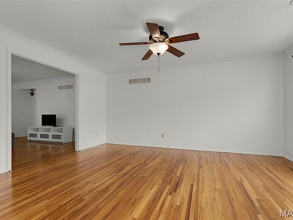 4th image of 271 Glen Hollow Dr