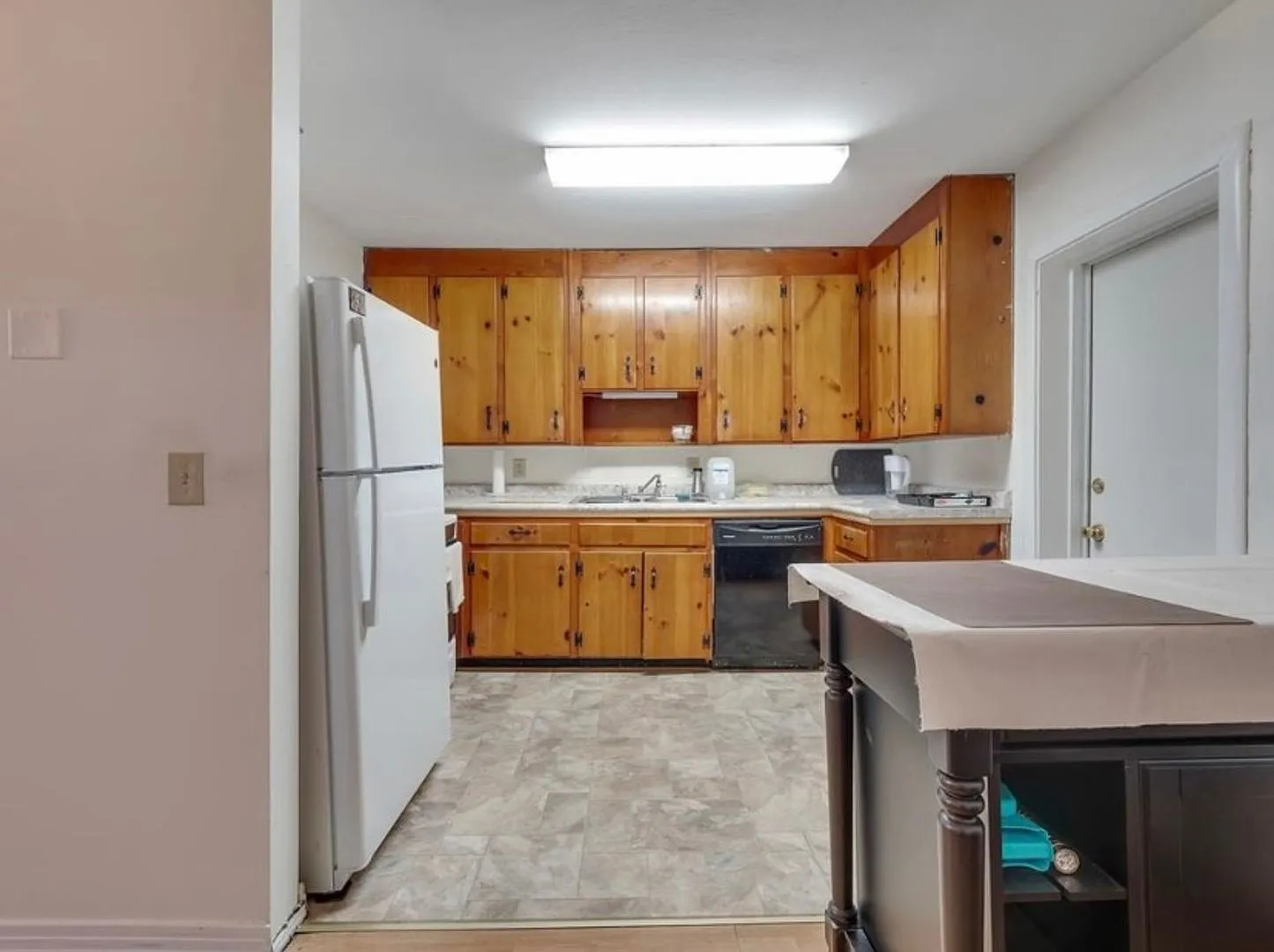Large 4 Bedroom House — Photo 2