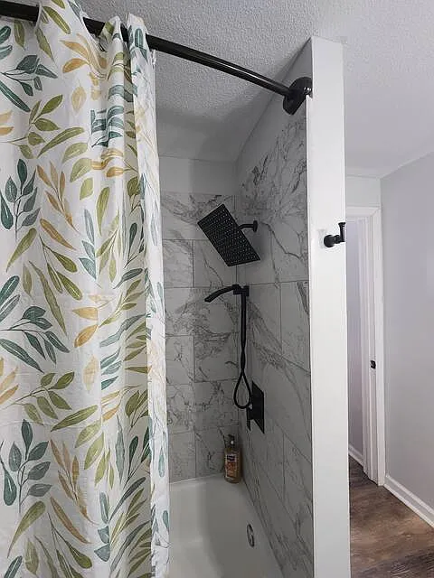 1 bed, 1050 sqft, $1,300 — Photo 3