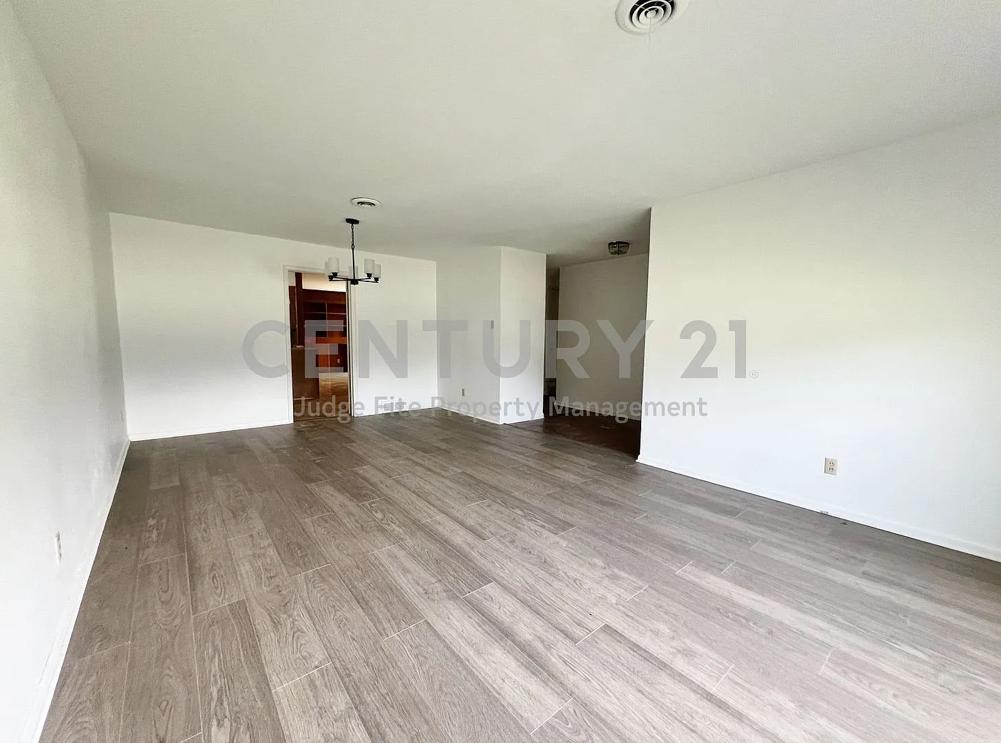 3/2/2 with Flexible Short-Term Living Through April 2027! — Photo 2