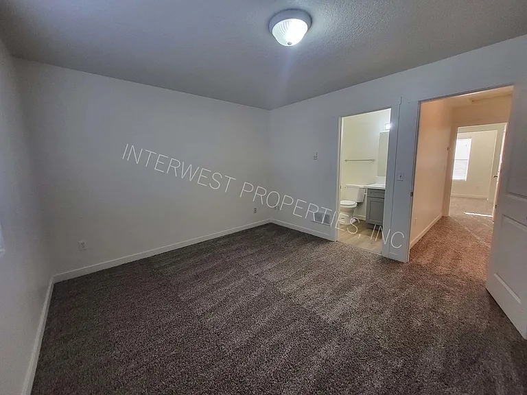 520 NE 128th Ave — Photo 24