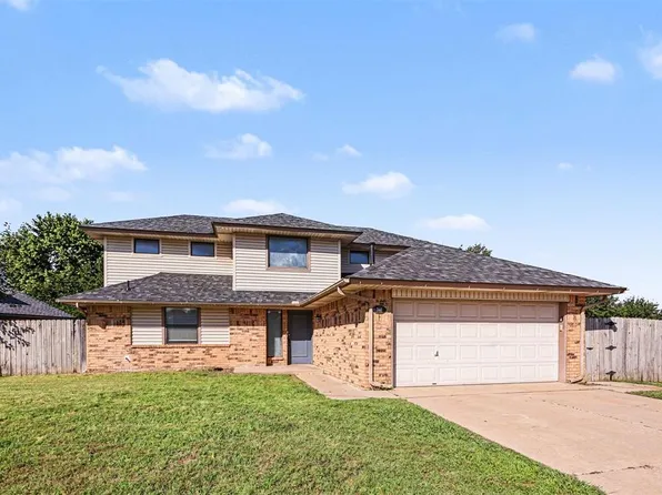 2441 E Hills Dr, Moore, OK 73160