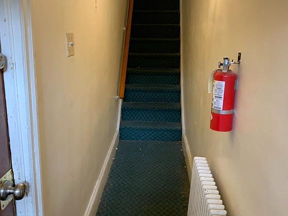 3rd image of 8022 Pine Rd Frnt 3