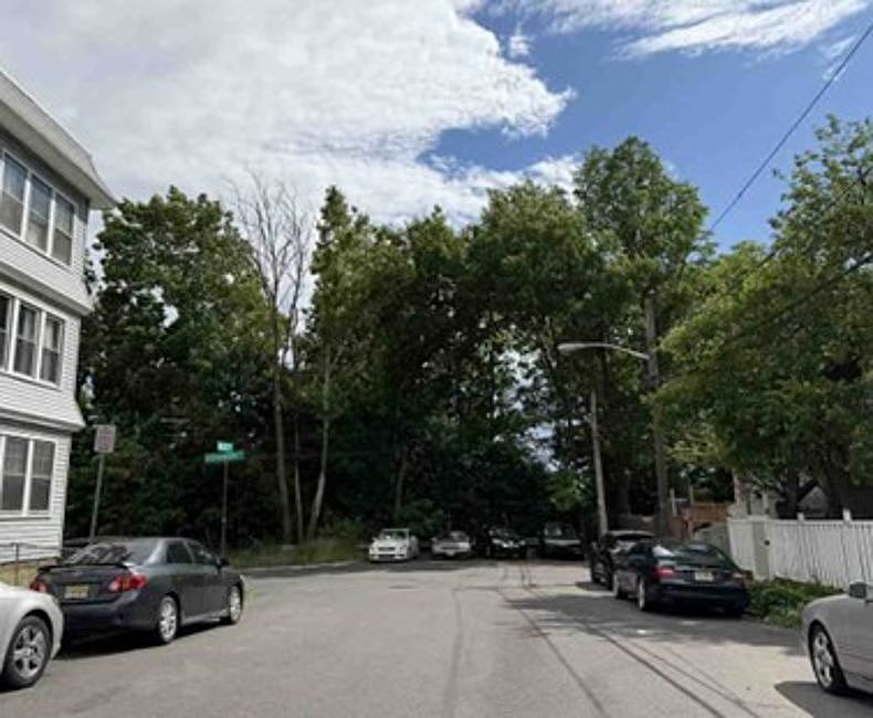Exterior Neighborhood (street photo)