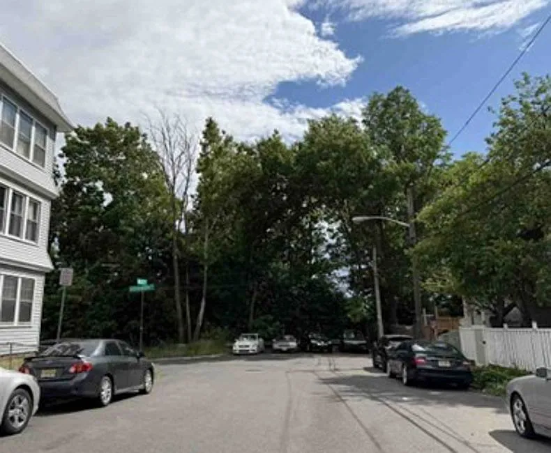 Exterior Neighborhood (street photo)