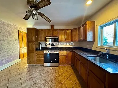 67 Gore St #2R — Photo 3