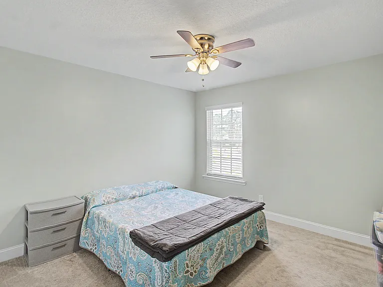 906 Rachel Ln — Photo 13