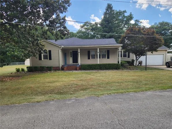 1028 Lamb Addition, Valley, AL 36854