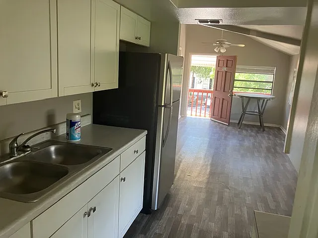 2 bed, 650 sqft, $1,795 — Photo 3