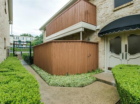 3rd image of 7720 Royal Ln APT C