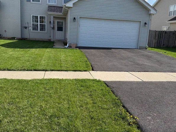 28815 Sawmill Ln, Lakemoor, IL 60051