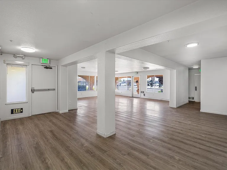 2001 Broadway Ave #223 — Photo 2