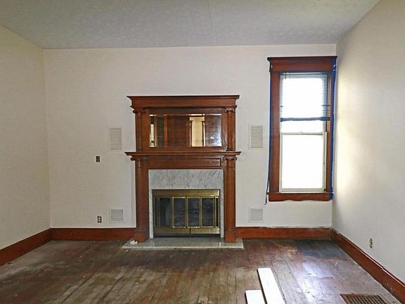 4th image of 240 E 6th Ave