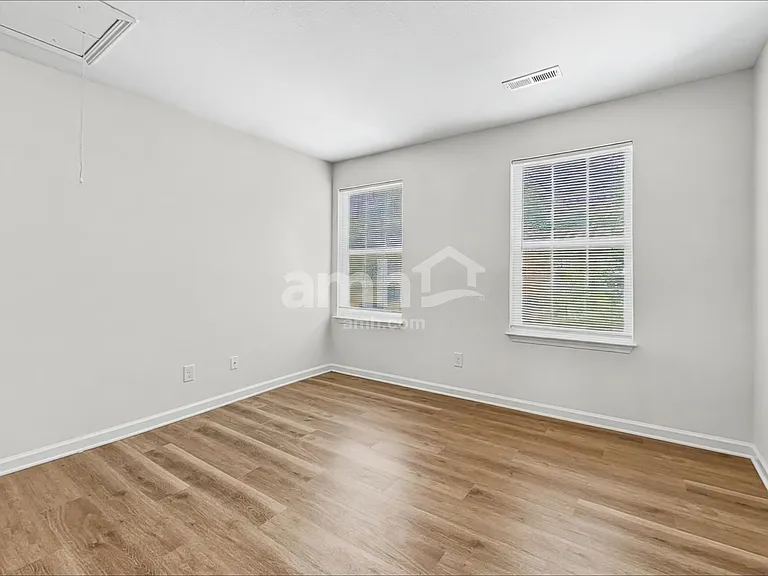 118 Charndon Way — Photo 10