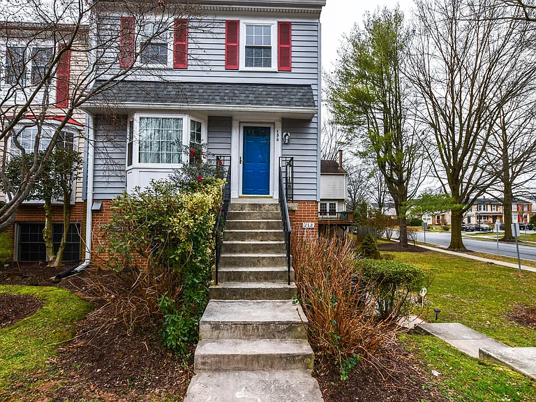 156 Barnsfield Ct — Photo 2