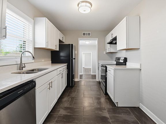 5th image of 1036 N Idlewild St