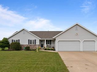 N9109 Noe Rd, APPLETON, WI 54915
