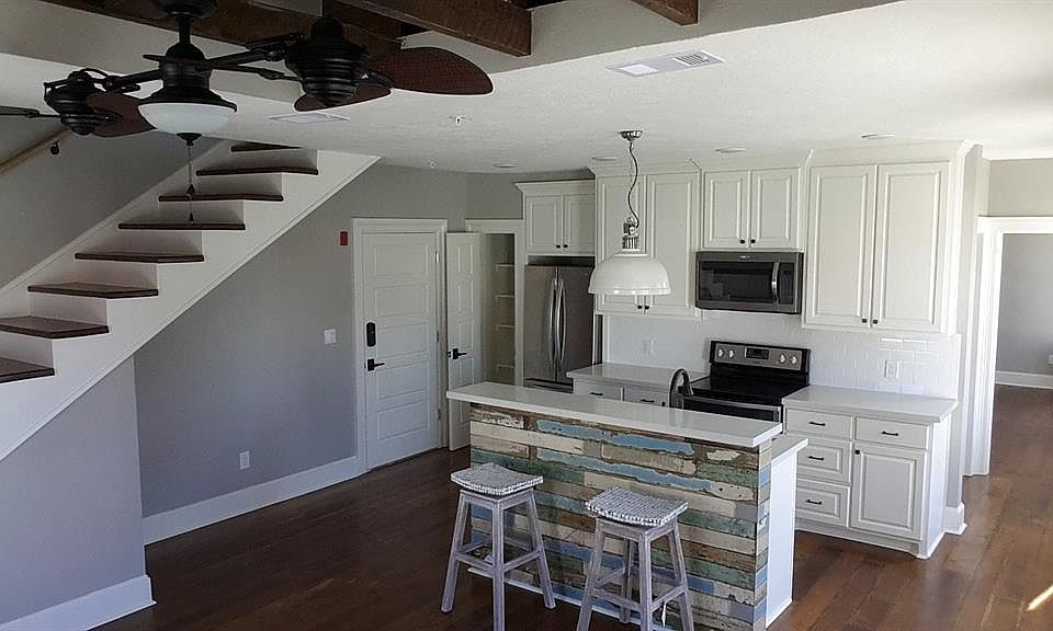 1st image of 405 24th St APT 301