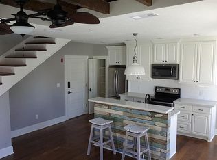 405 24th St APT 301, Galveston, TX 77550