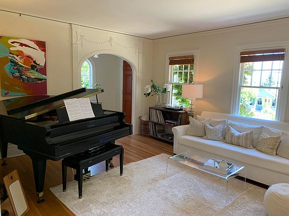 Living room (all furniture remains in the house except the rug)