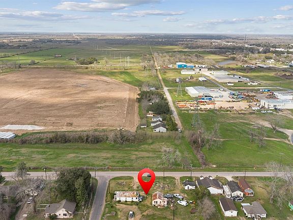 3rd image of 929 W Spanish Camp Rd