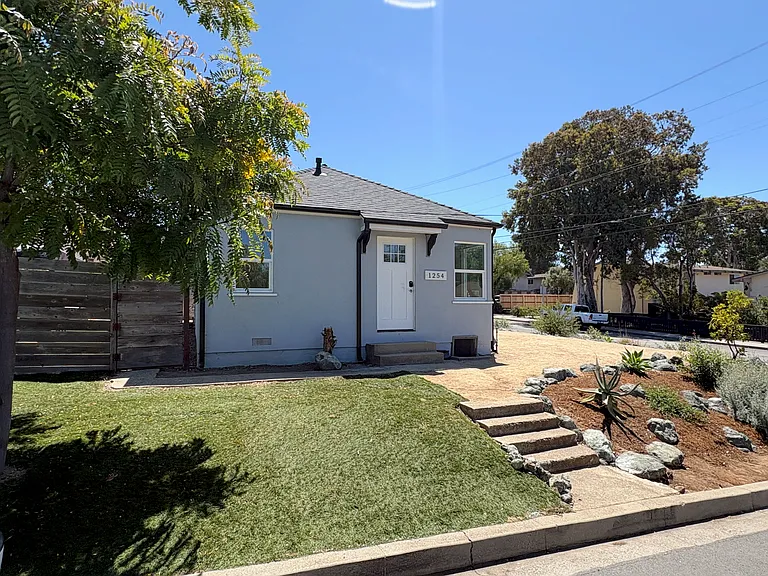 1254 Bond St — Photo 1