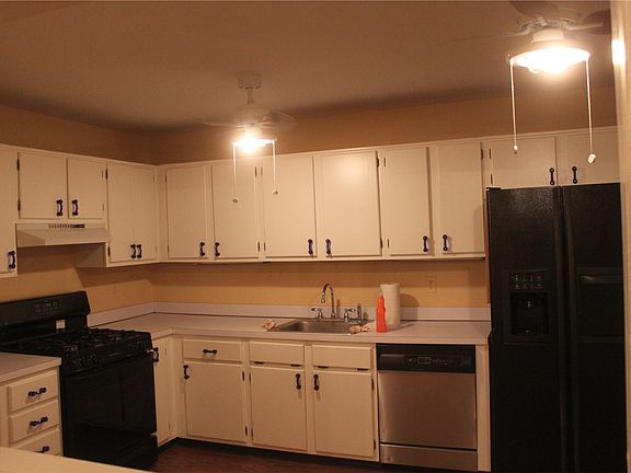 Kitchen with all appliances