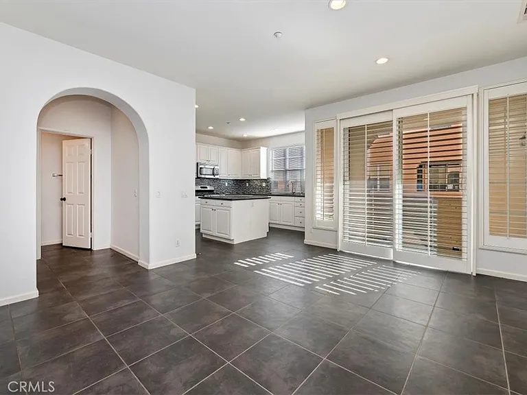 4433 Owens St — Photo 13