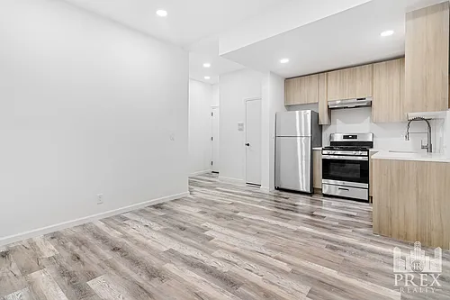1471 1st Ave #2B Photo 1