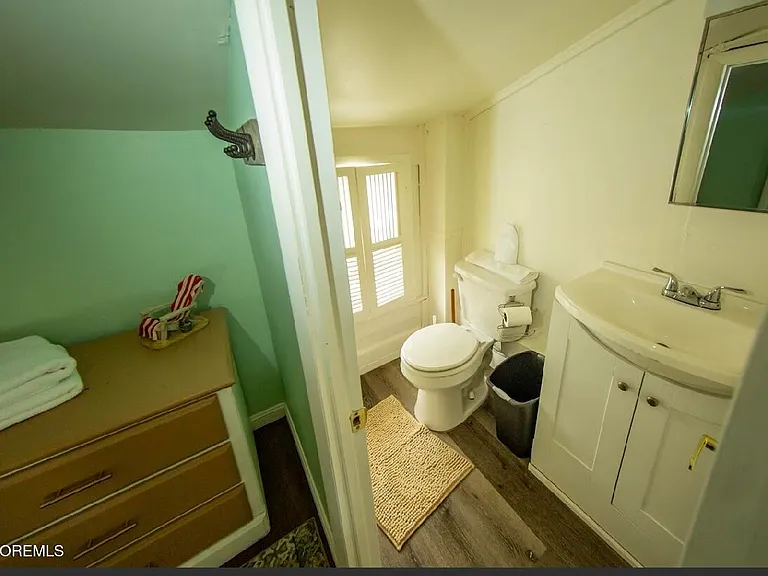 46 Kearney Ave #B — Photo 12