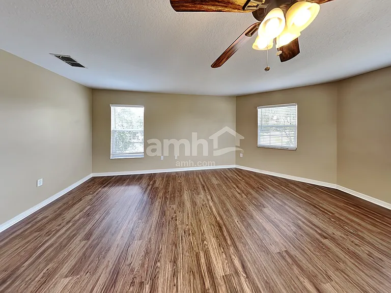 3247 Chessington Dr — Photo 9