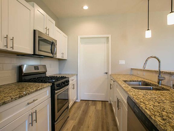 5th image of 4523 Villa Loma Ln NE