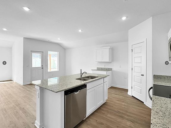 4th image of 550 Riggs St