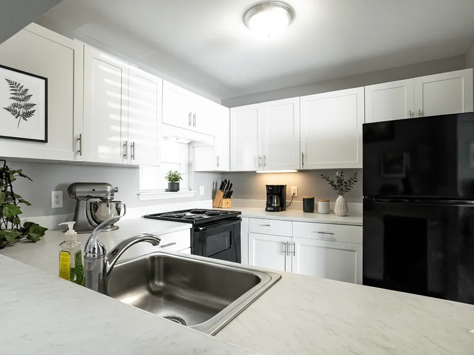 CenterPointe Apartments & Townhomes