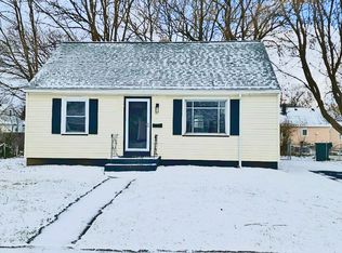 60 Fieldwood Dr, Rochester, NY 14609