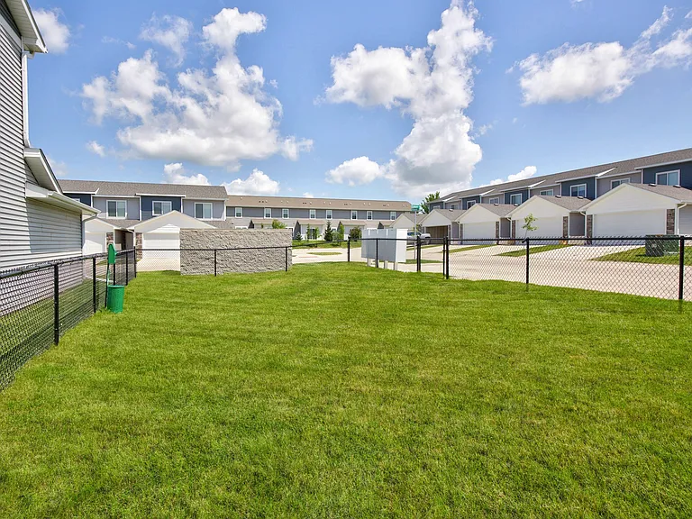 Prairie Village Commons Apartments and Townhomes — Photo 16