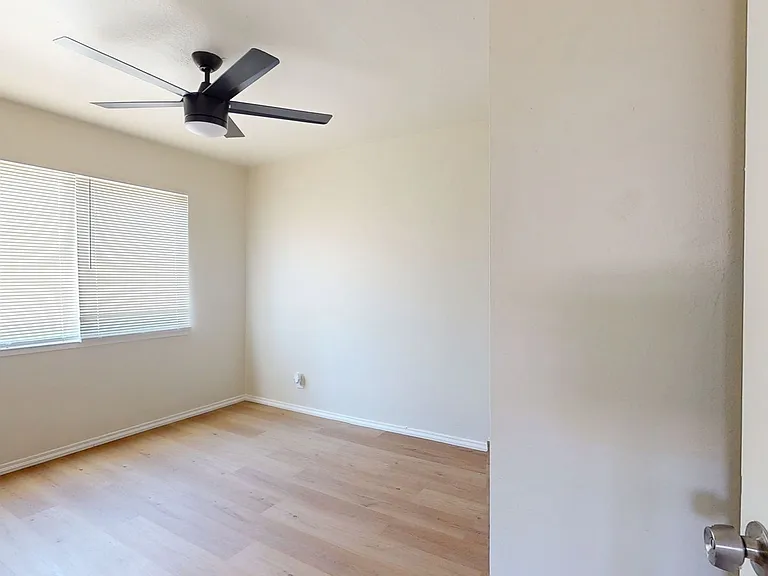3040 Lynde St — Photo 13