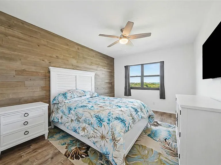 5408 Eagles Point Cir #302 — Photo 29
