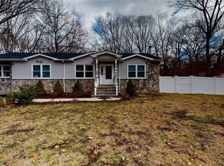 89 Wilson Ave, Medford, NY 11763