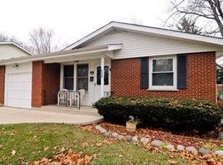 2304 Willow Ln, Rolling Meadows, IL 60008