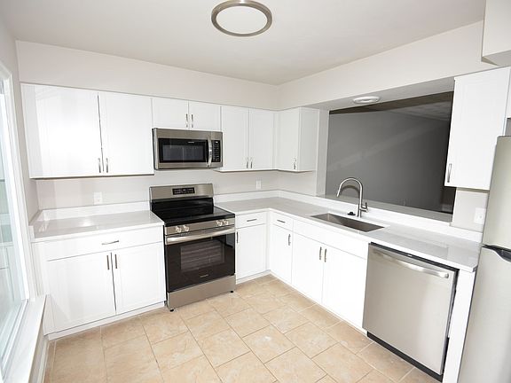3rd image of 1576 Jameson Dr