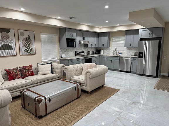 3rd image of 106 E Linda Vista Ave #Adu