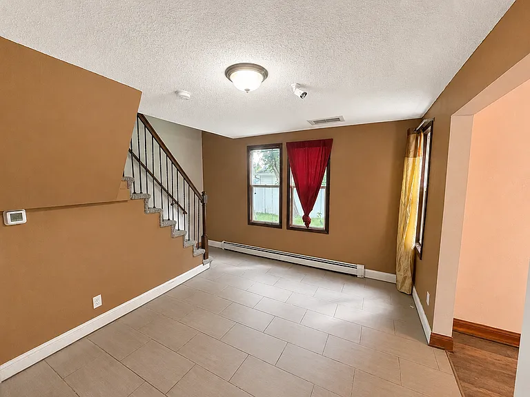 2210 Aldrich Ave N — Photo 10