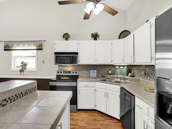 5th image of 268 Glenwood Ct