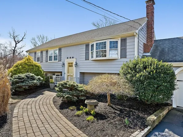 30 Clover Ln, Scituate, MA 02066