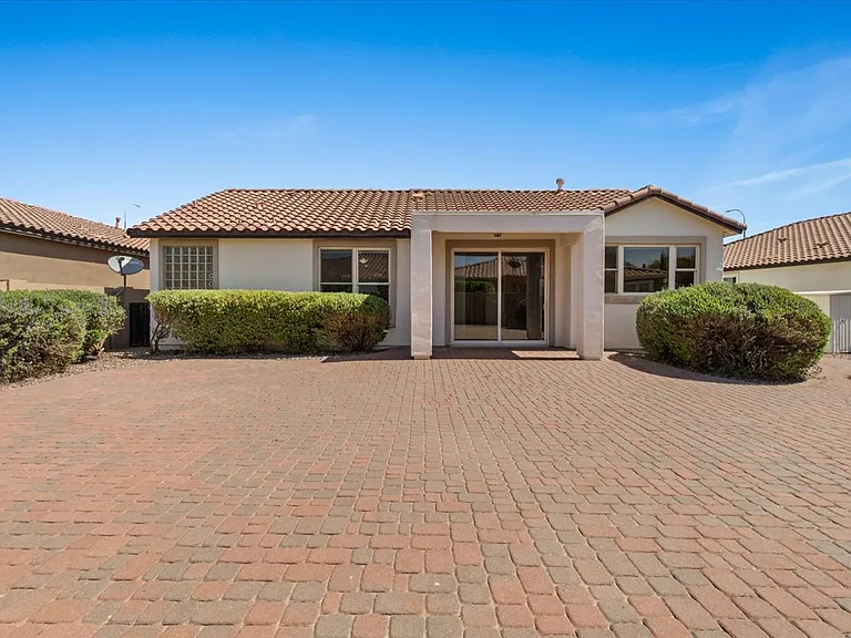 2435 E Desert Broom Pl — Photo 40
